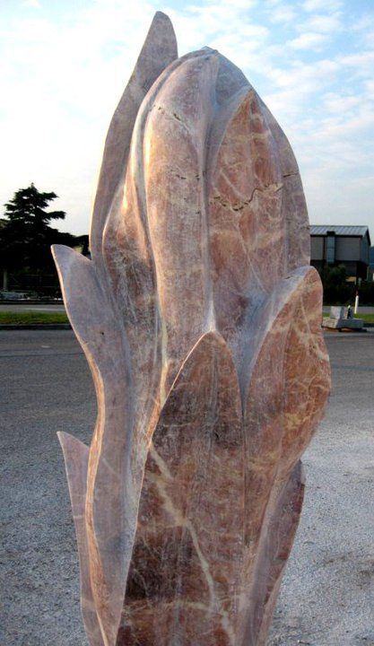 Sculpture Fiora Di Fuoco-rapha en marbre « rosa d’Alba »
