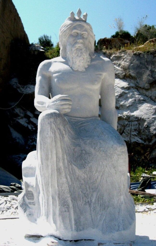 Neptune-Vue de face-Sculpture en marbre de Carrare. Hauteur: 2,50m -Rapha et Ch-Ibanes
