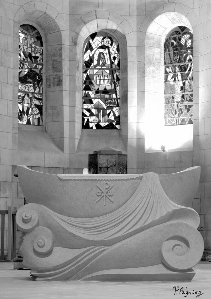 Photo noir et blanc-Autel installé dans la paroisse st Pierre-Bassens