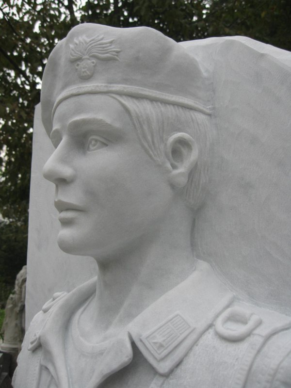 Vue de profil de la tête du carabinier-Rapha