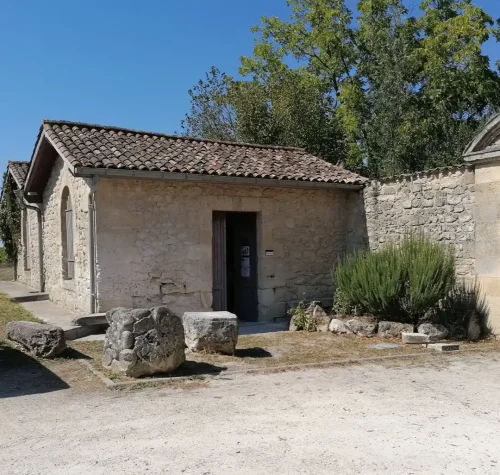 Bâtiment en pierre des Ateliers Raphaëlle à Bassens (33530), atelier de sculpture