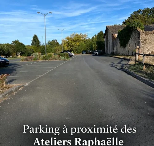 Parking à proximité des Ateliers Raphaëlle à Bassens (33530)